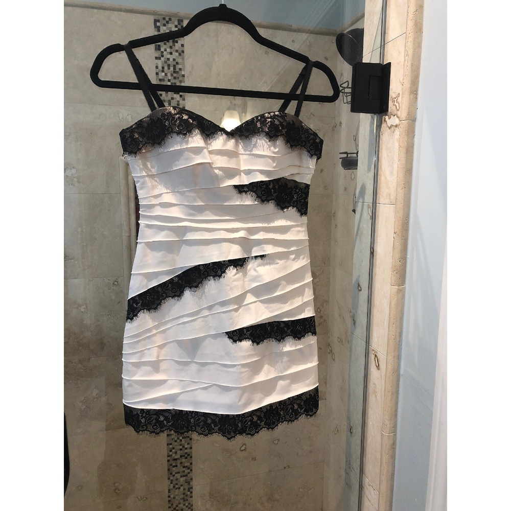 BEBE Xs Black White Tiered Stretch Lace Bodycon Dress New Sexy Sweetheart Neck